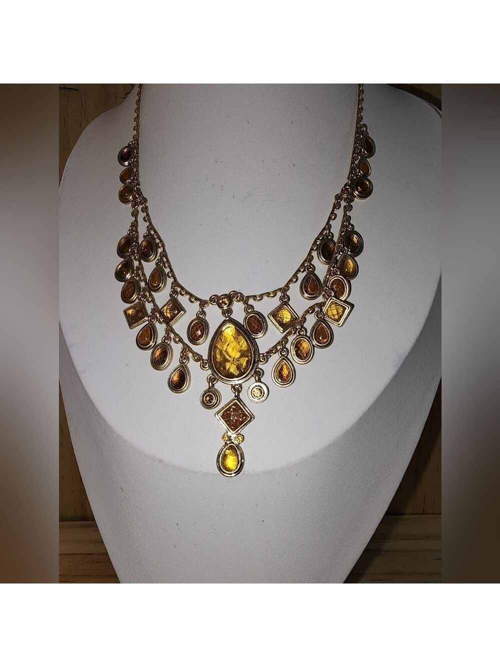 Vida Jewels Vintage Goldtone Yellow Teardrop Jewel Necklace 16"+2"